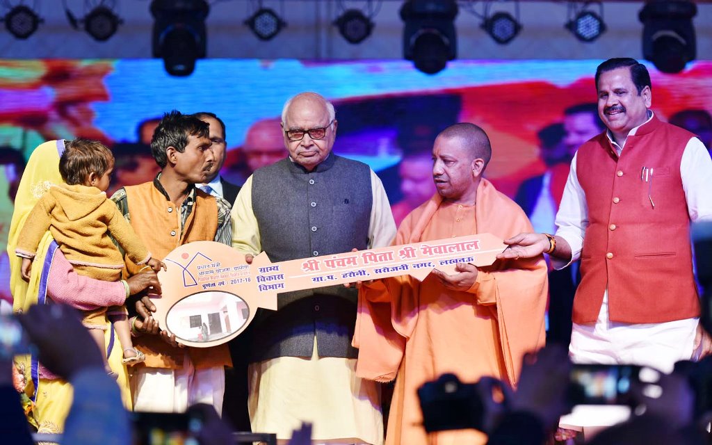 Chief Minister in a Function handing over the Key