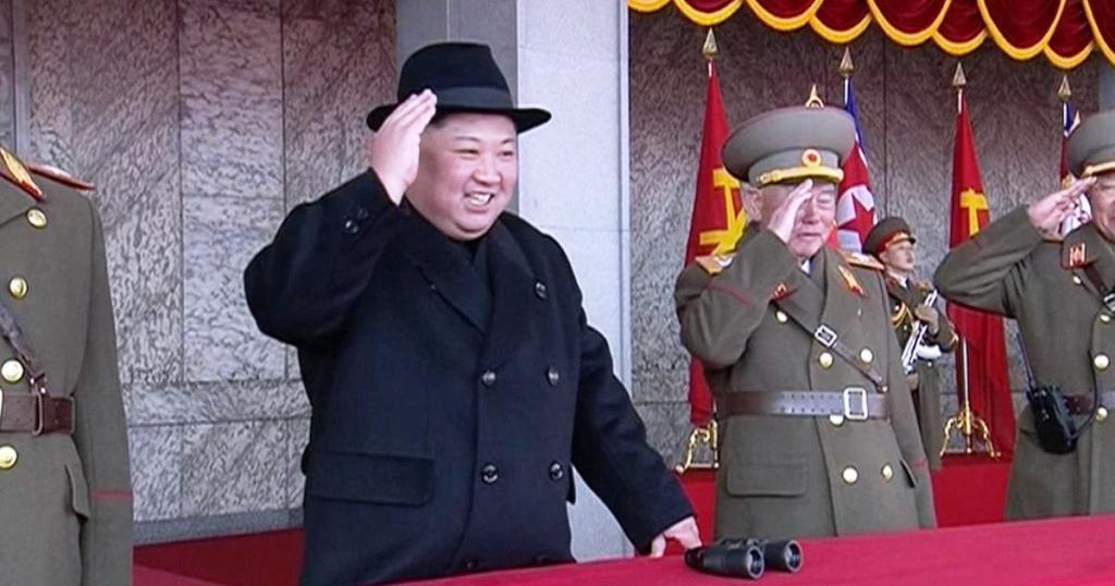 jong-un-on-bellastic-missile-tests