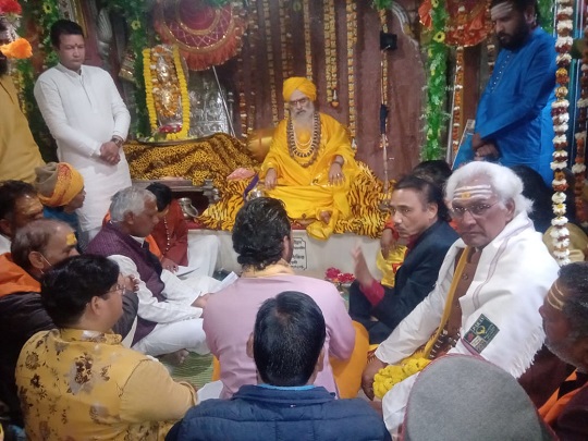 पंचकेदार गद्दीस्थल श्री ओंकारेश्वर मंदिर उखीमठ में कपाट खुलने की तिथि तय करते हुए