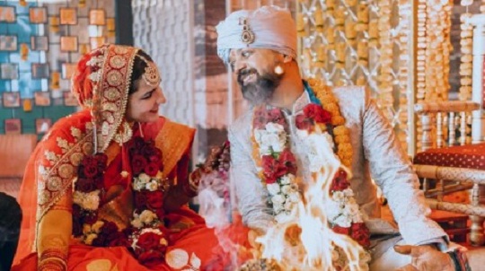 आनंद तिवारी और अंगिरा धर