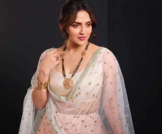 अभिनेत्री ईशा देओल