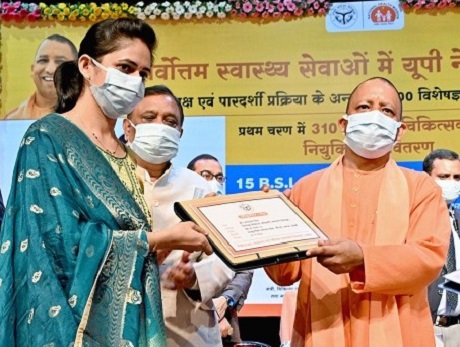 CM delivering the Appt. Letters
