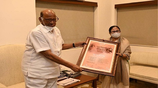 ममता बनर्जी ने शरद पवार