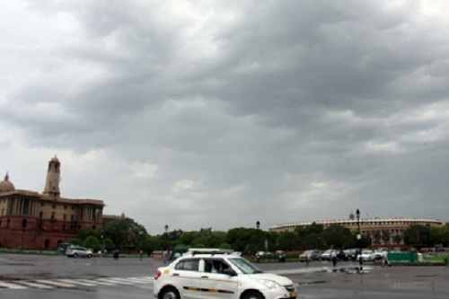 हल्की बारिश की संभावना